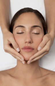 Les soins visage nous donnent une peau éclatante de beauté et pleine de vitalité.