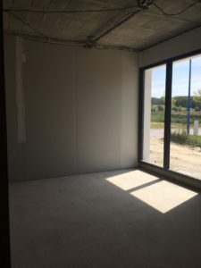 les travaux de l'institut de bien-être ty détente avance pour le mieux, vous pourrez prochainement venir vous y détendre pour des moments de pur relaxation, grâce aux soins, aux gommages, aux massages, aux rituels de soins et aux épilations qui vous y seront proposés.