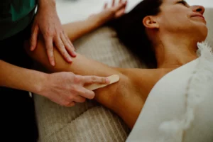 Épilation des aisselles au Salon de bien-être Ty Détente, Vannes, Sarzeau, Saint-Amel.