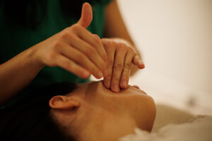 Soin du visage apaisant au Salon de bien-être Ty Détente, Vannes, Sarzeau, Saint-Amel.